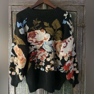 Beautiful vintage wool sweater. Size S Roses